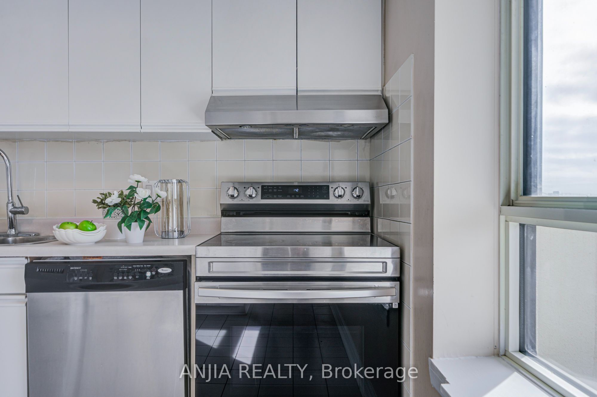 275 Bamburgh Circle 1107 Property Photo 23