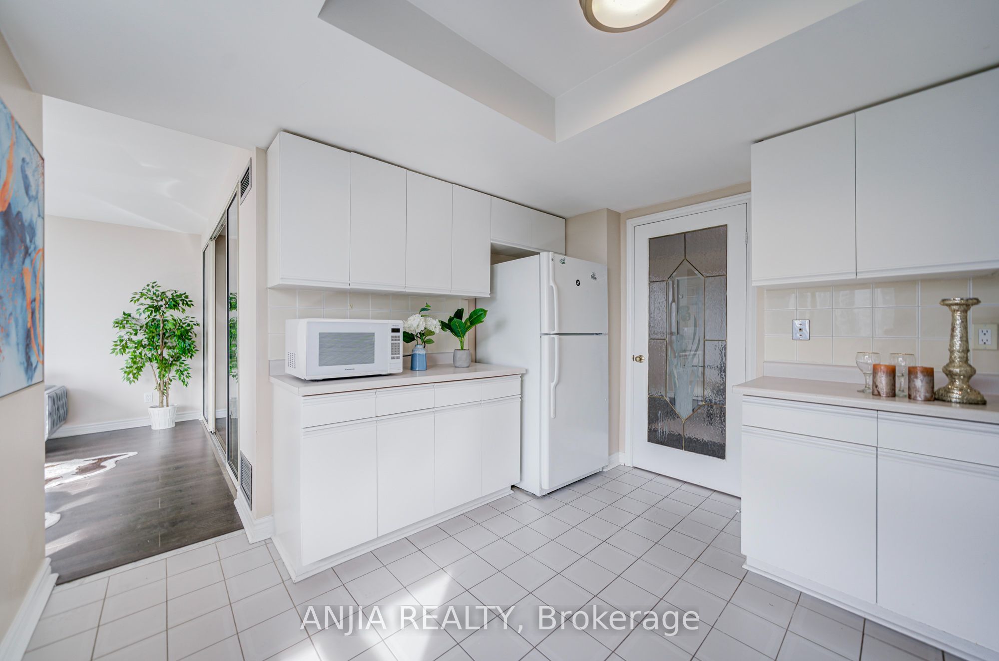 275 Bamburgh Circle 1107 Property Photo 25