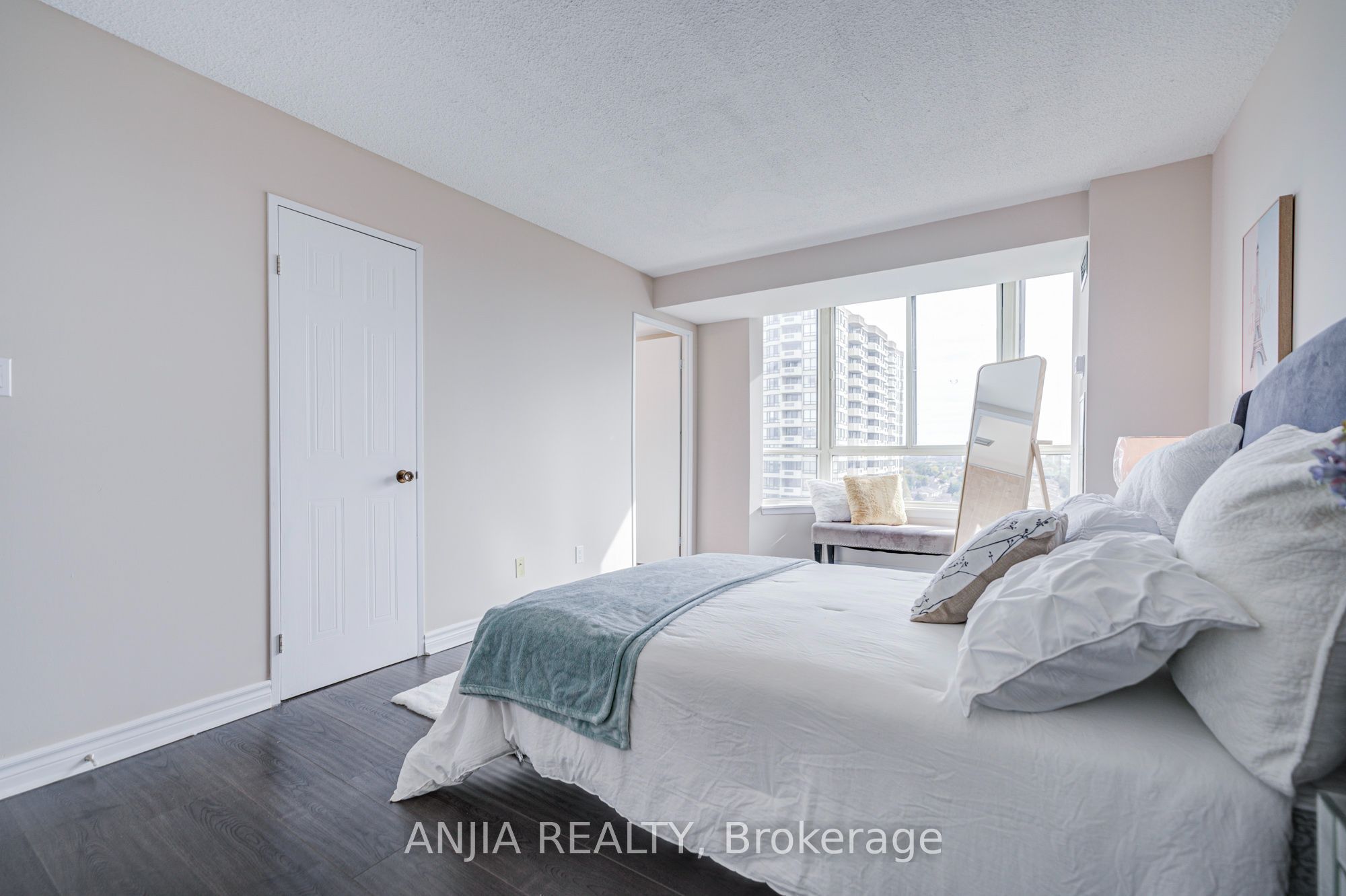 275 Bamburgh Circle 1107 Property Photo 29