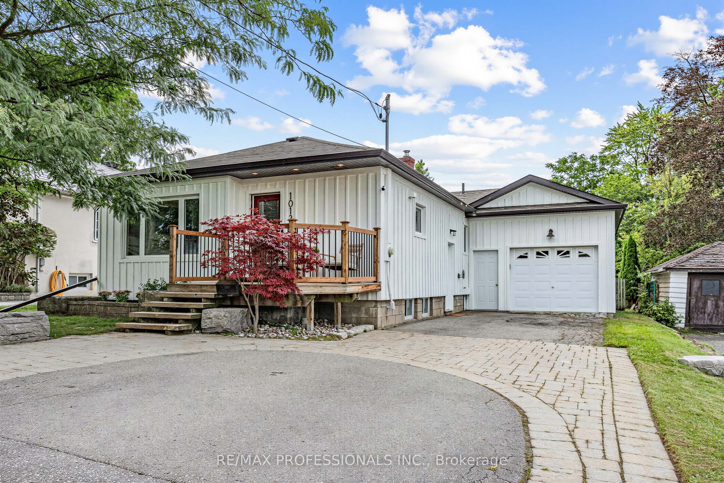 1013 Centre Street S Property Photo 2