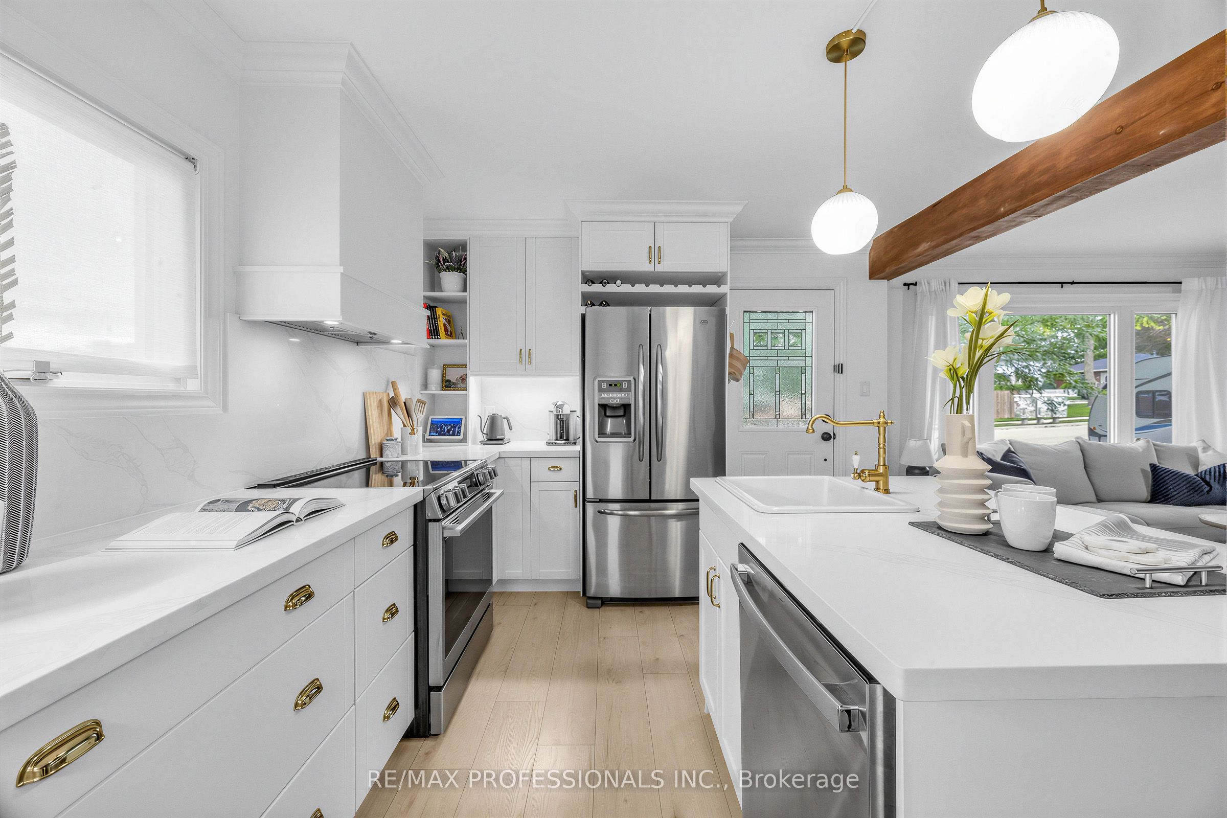 1013 Centre Street S Property Photo 10