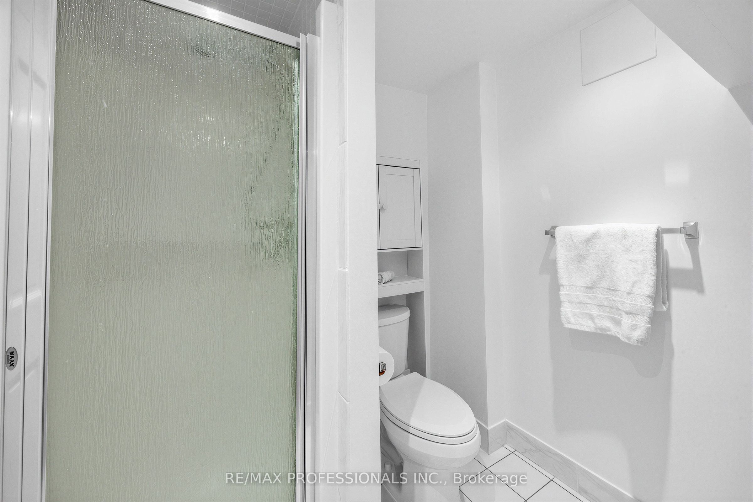 1013 Centre Street S Property Photo 26