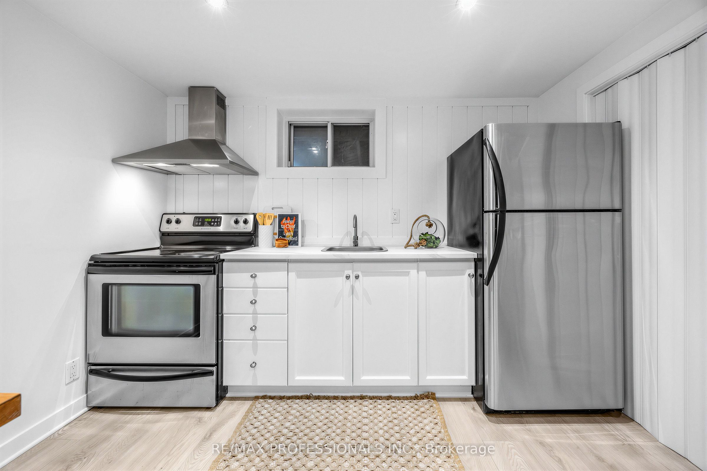 1013 Centre Street S Property Photo 28
