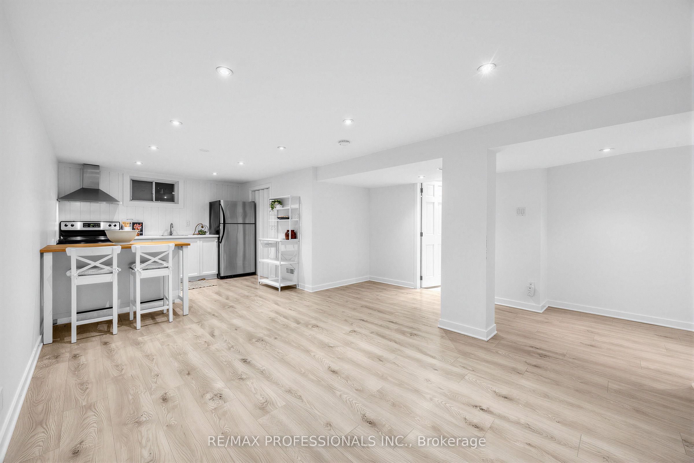 1013 Centre Street S Property Photo 29