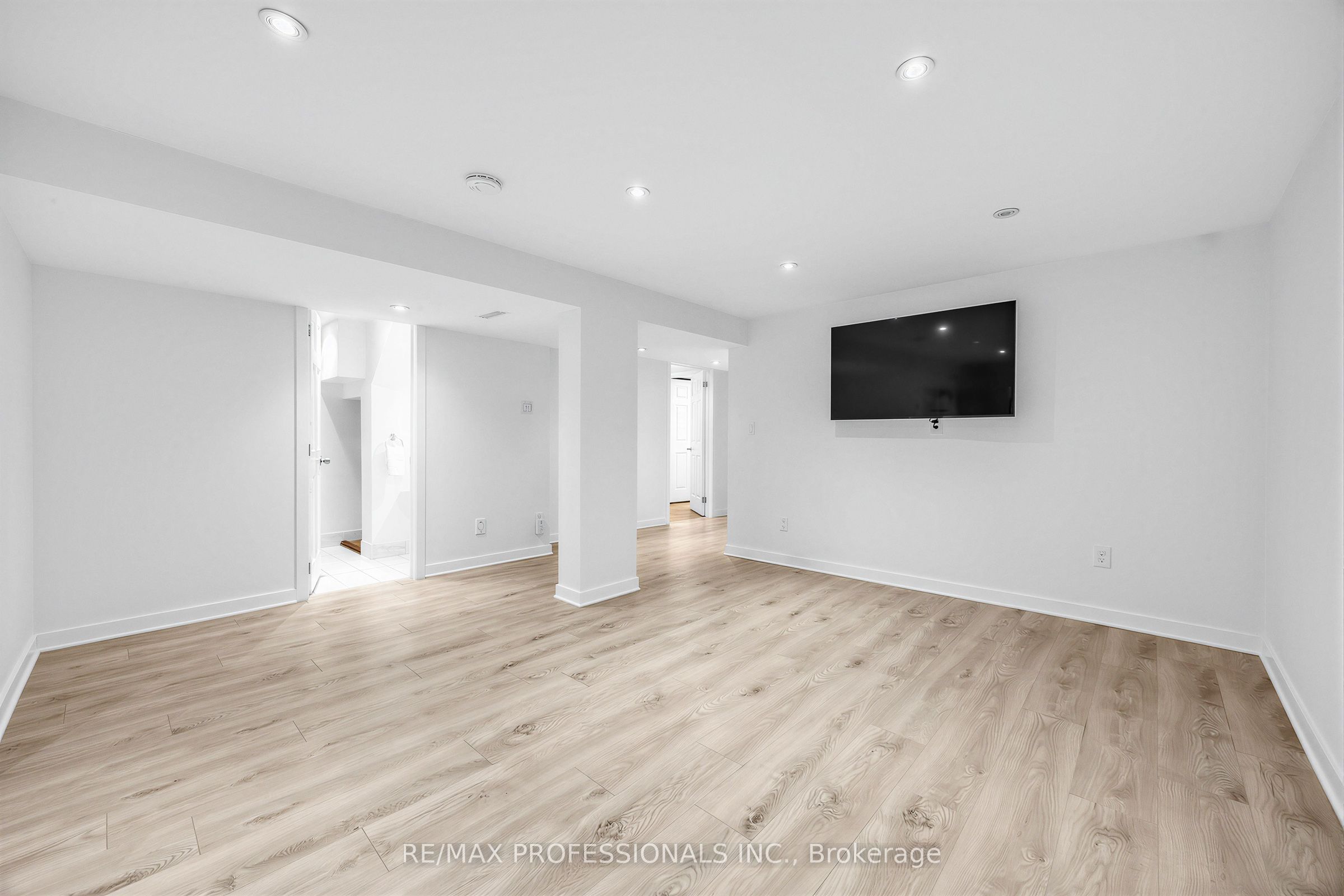 1013 Centre Street S Property Photo 30