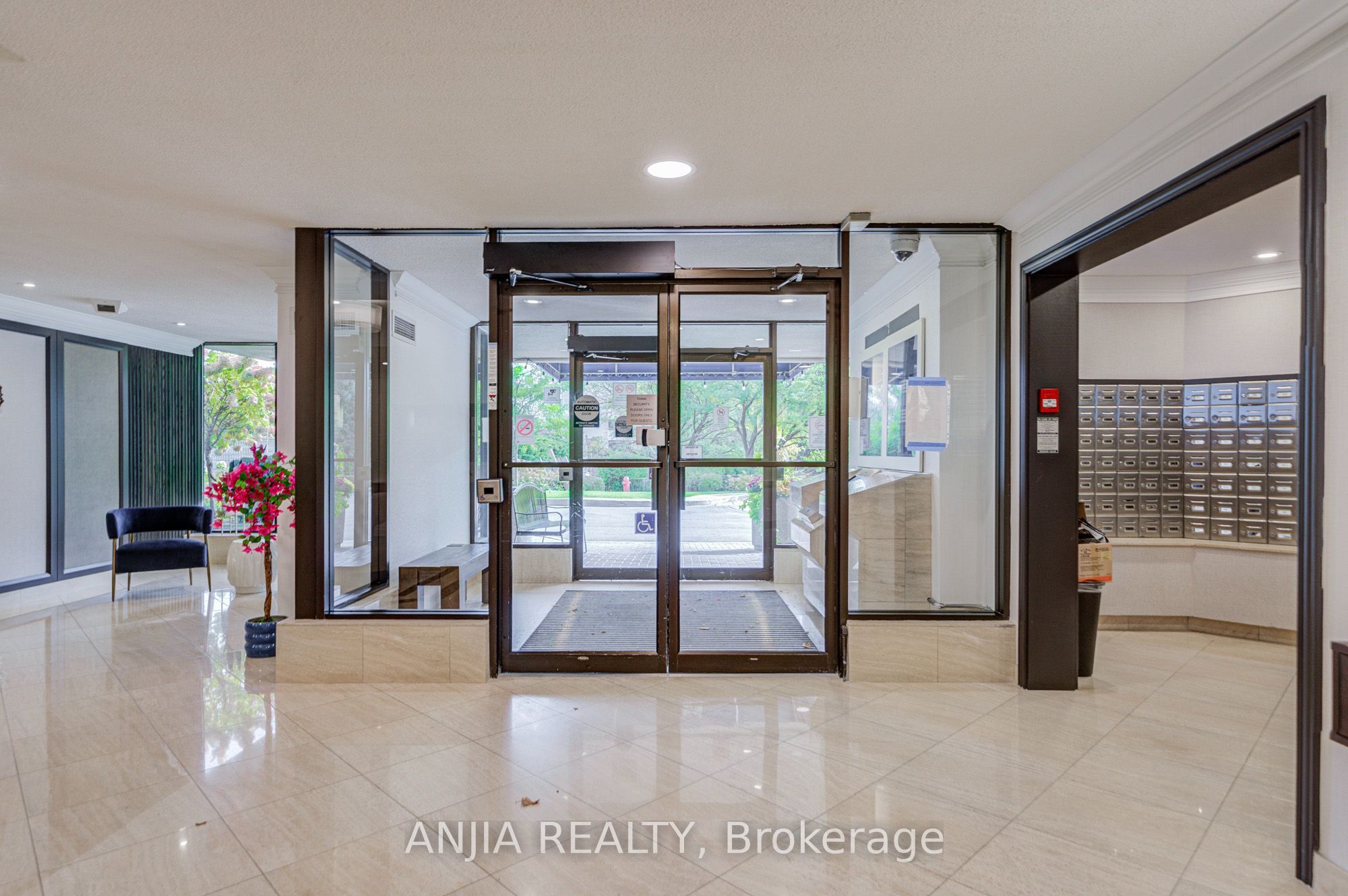 -275 Bamburgh Circle 1107 Property Photo 2