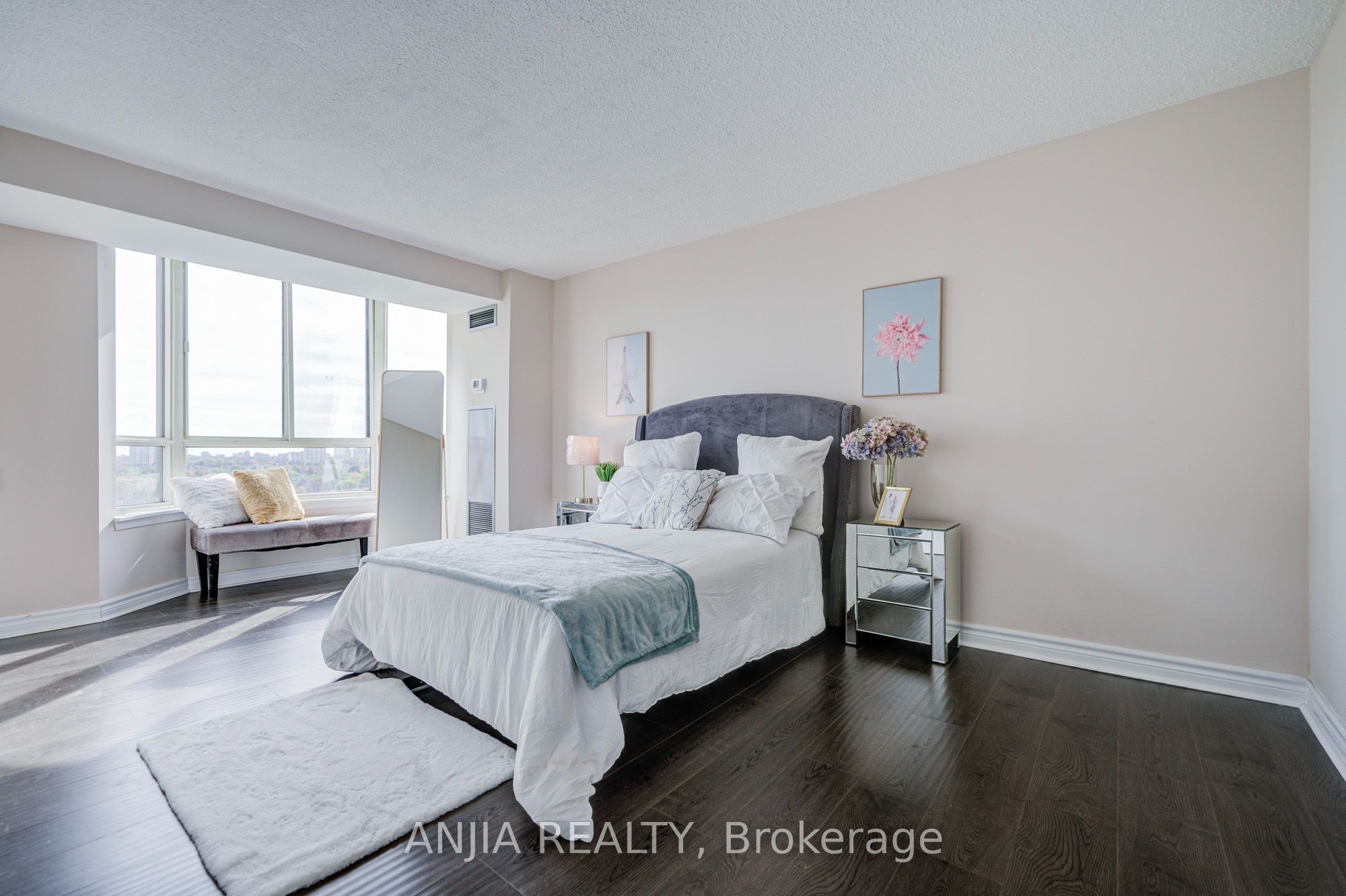 -275 Bamburgh Circle 1107 Property Photo 14
