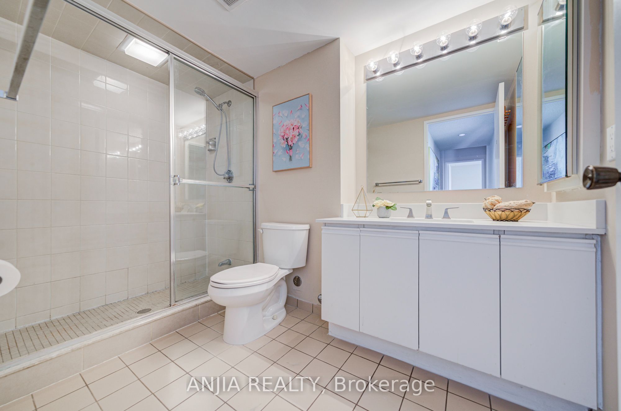 -275 Bamburgh Circle 1107 Property Photo 22