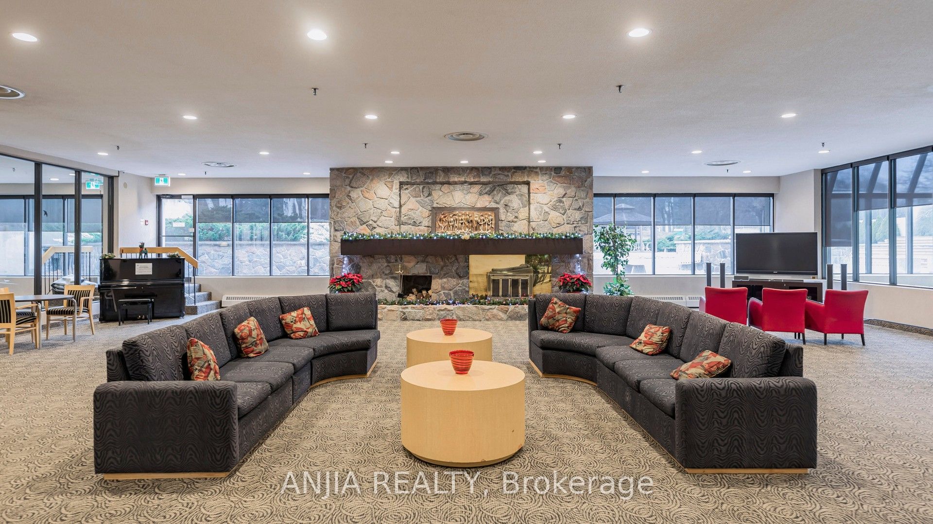 -275 Bamburgh Circle 1107 Property Photo 27