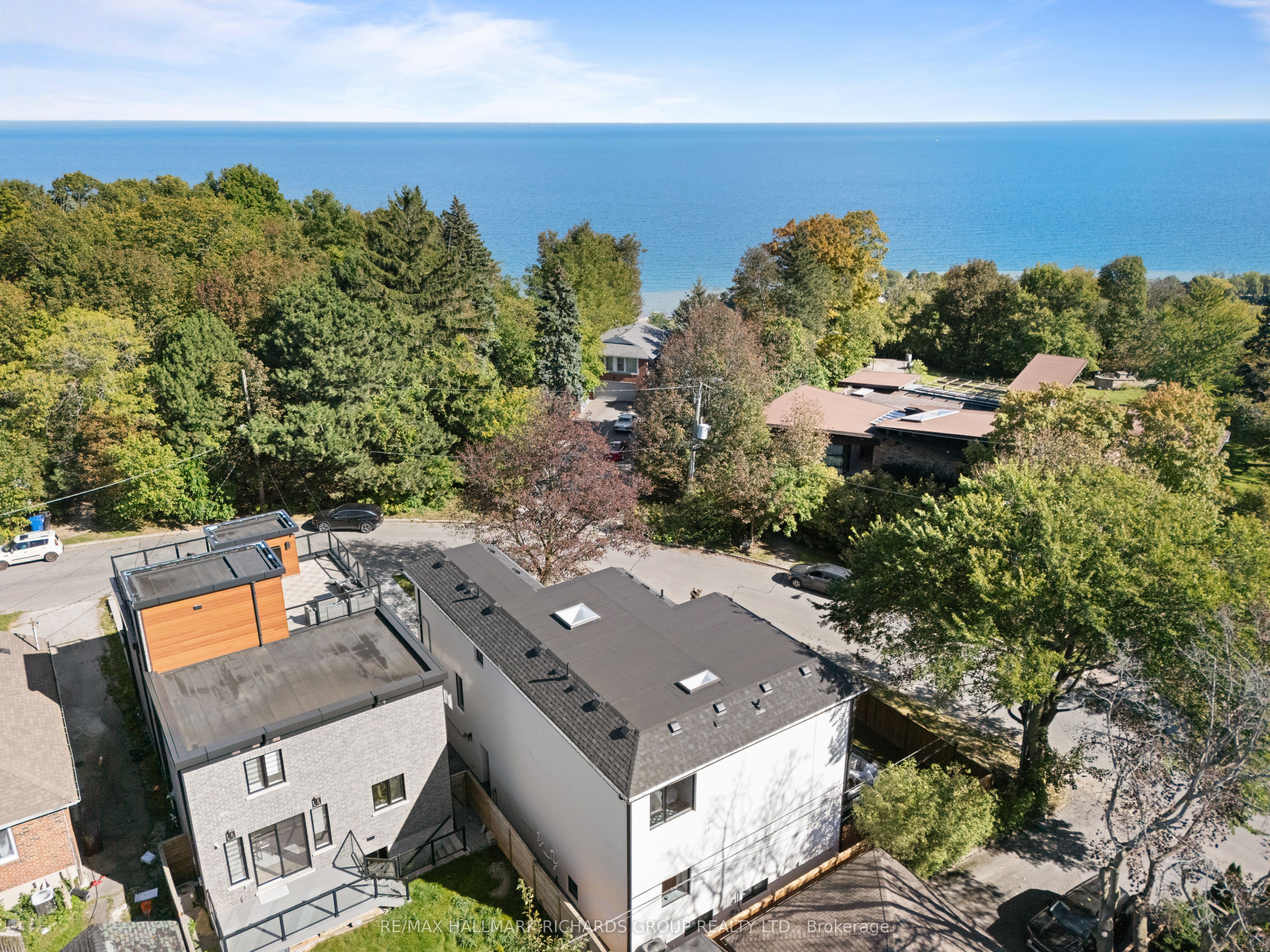 44 Sunnypoint Crescent