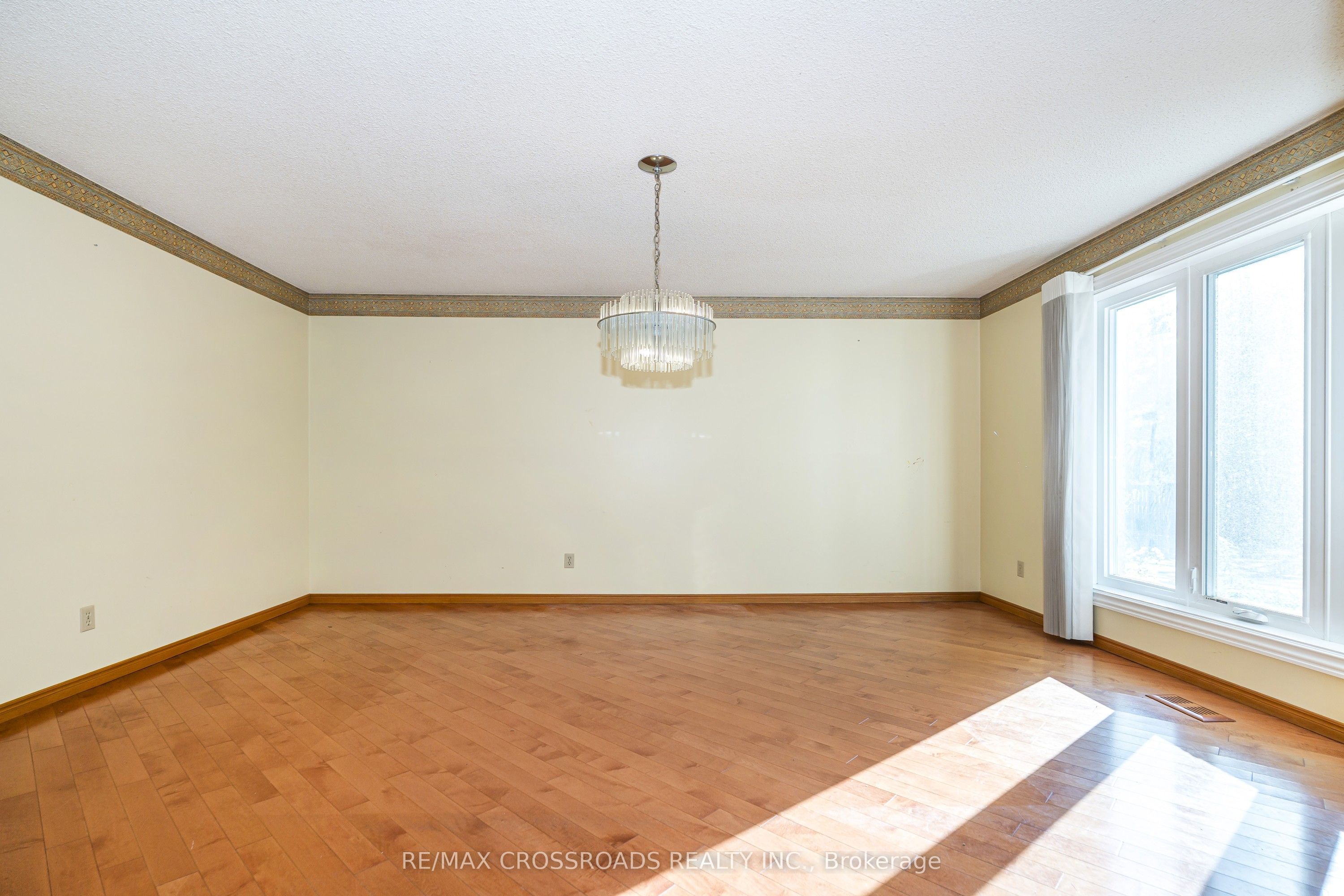 1910 Fairport Road Property Photo 14