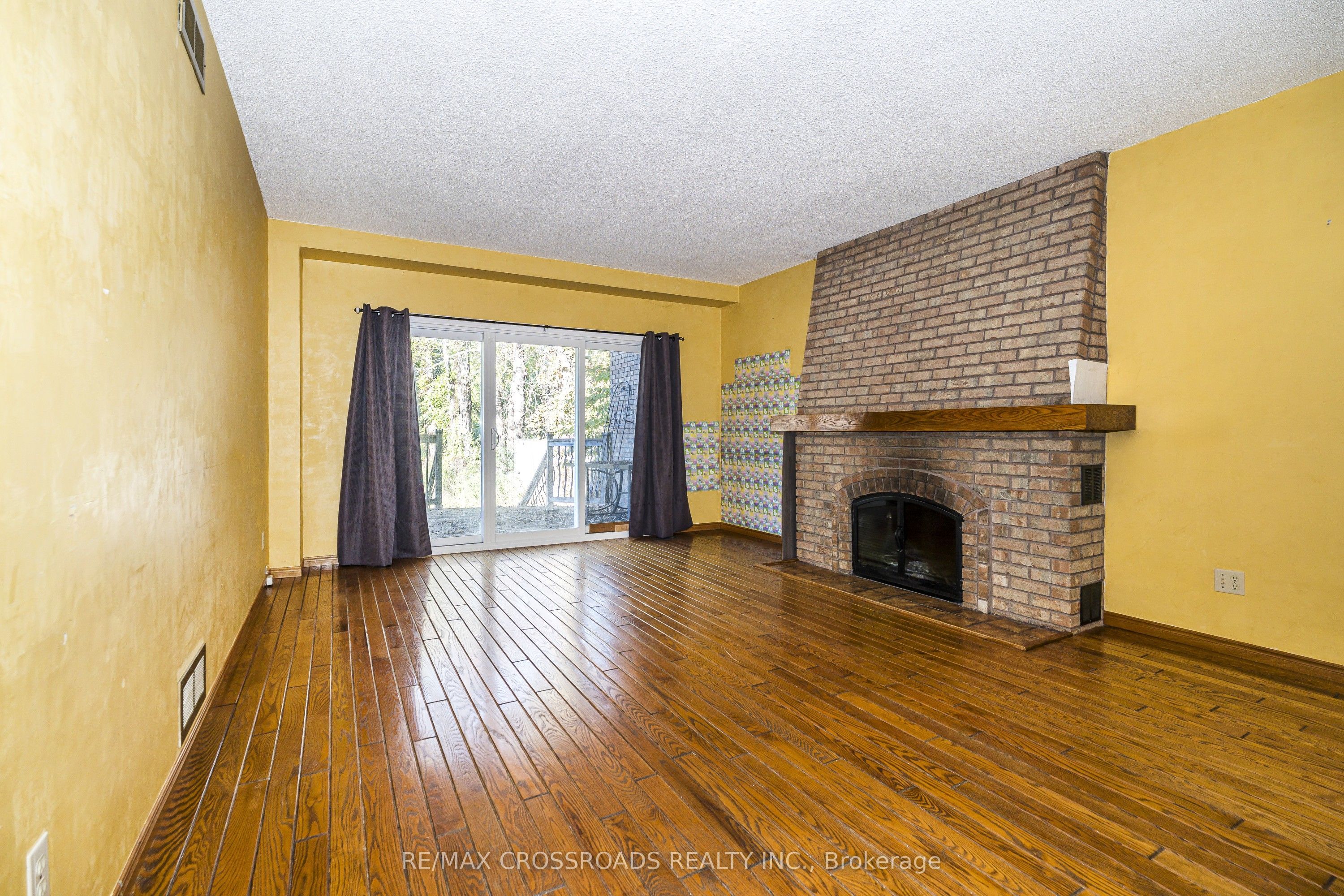 1910 Fairport Road Property Photo 17