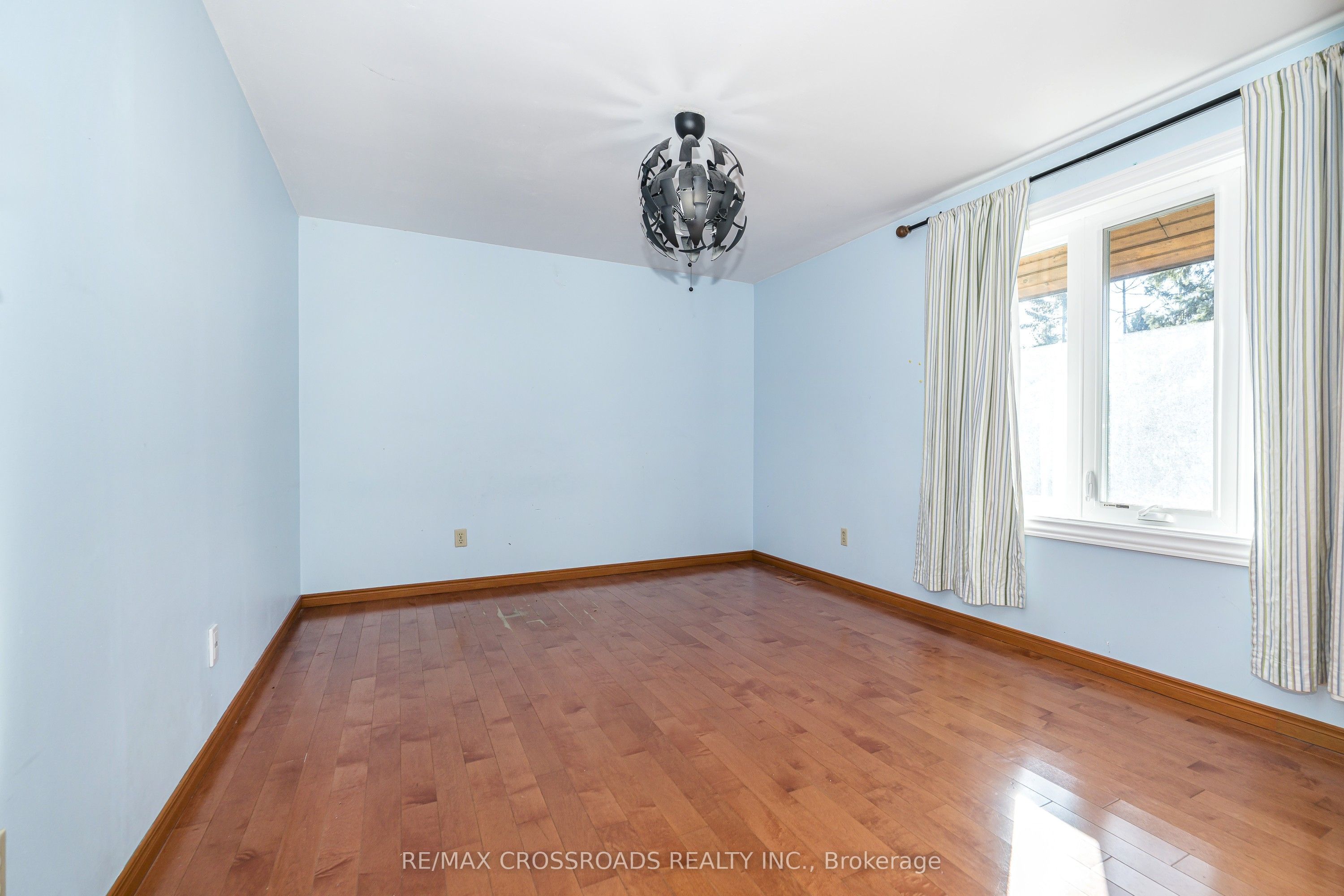 1910 Fairport Road Property Photo 26