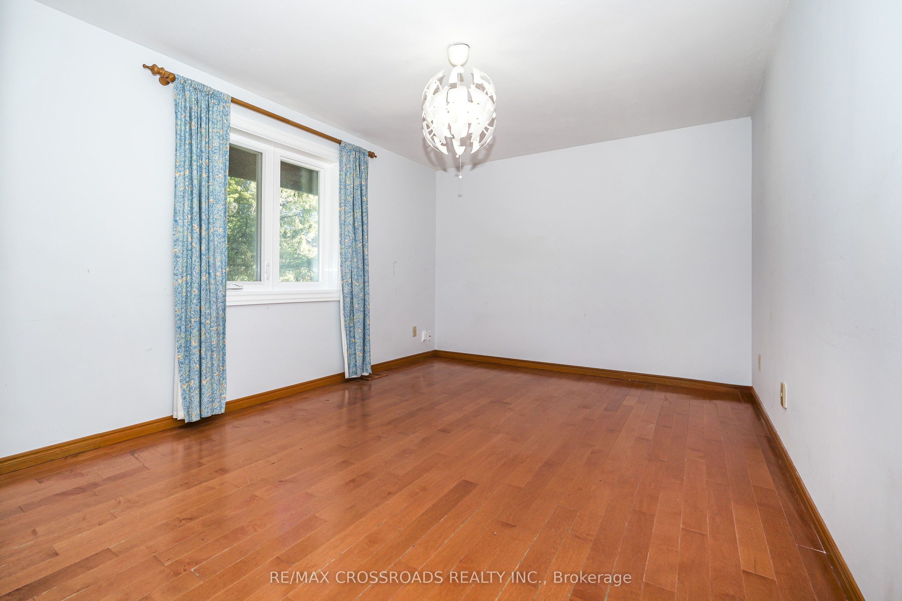 1910 Fairport Road Property Photo 28