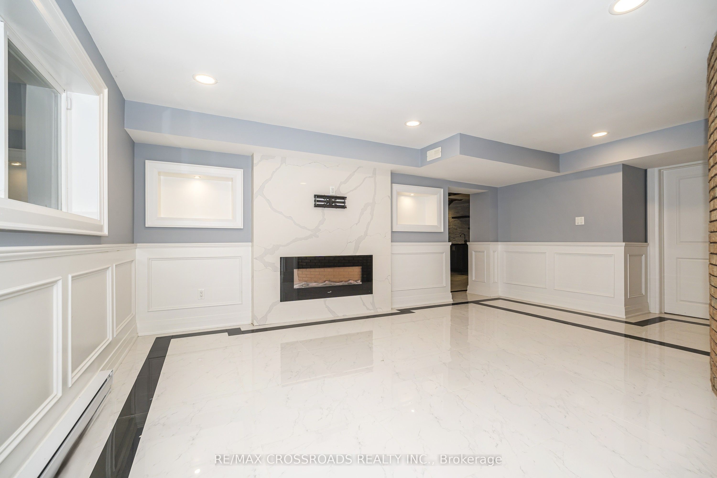 1910 Fairport Road Property Photo 36