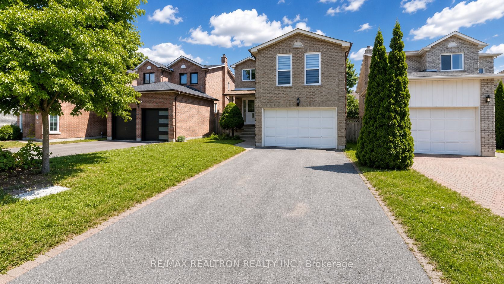 72 Halfmoon Square Property Photo 2