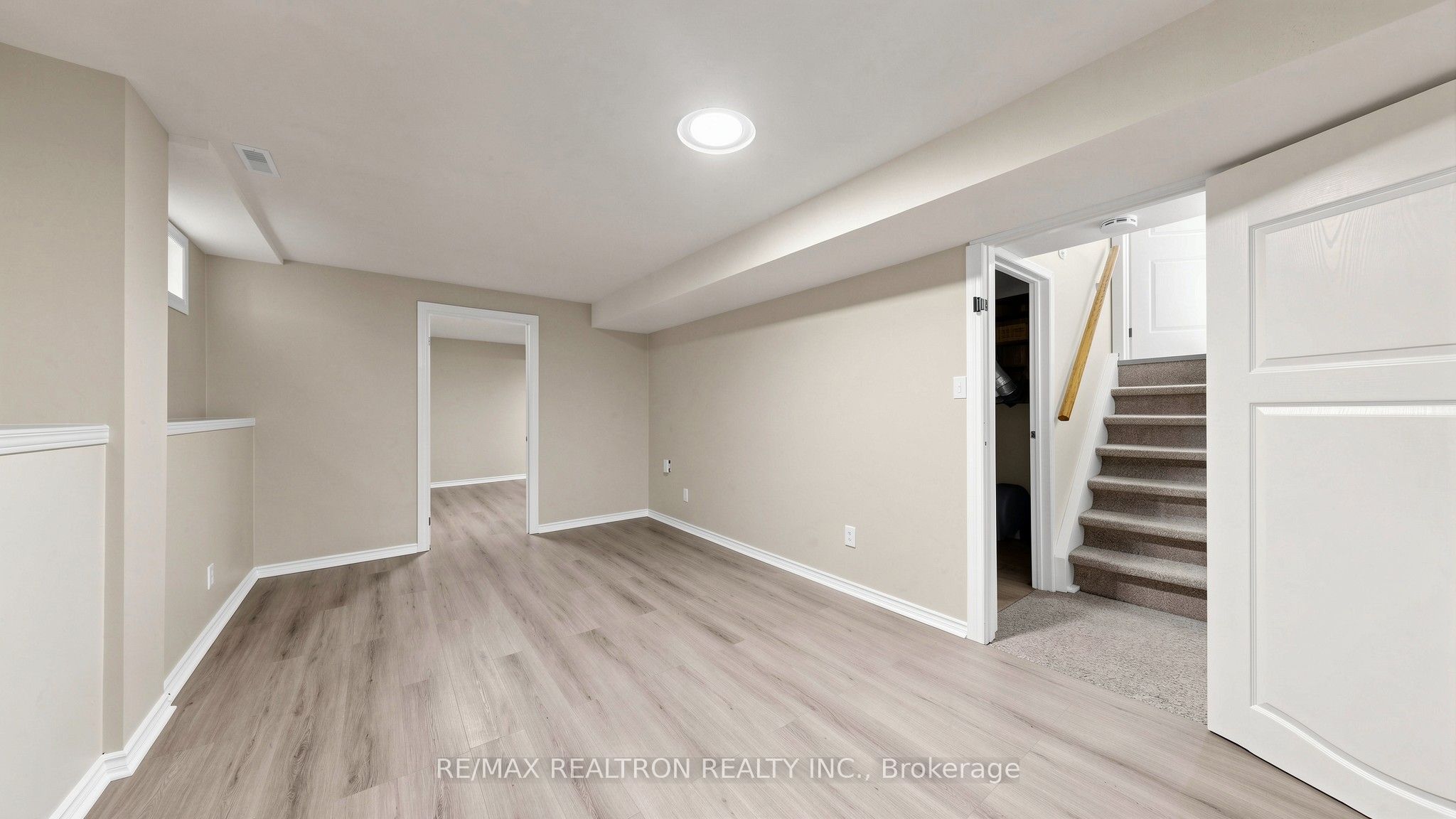 72 Halfmoon Square Property Photo 36