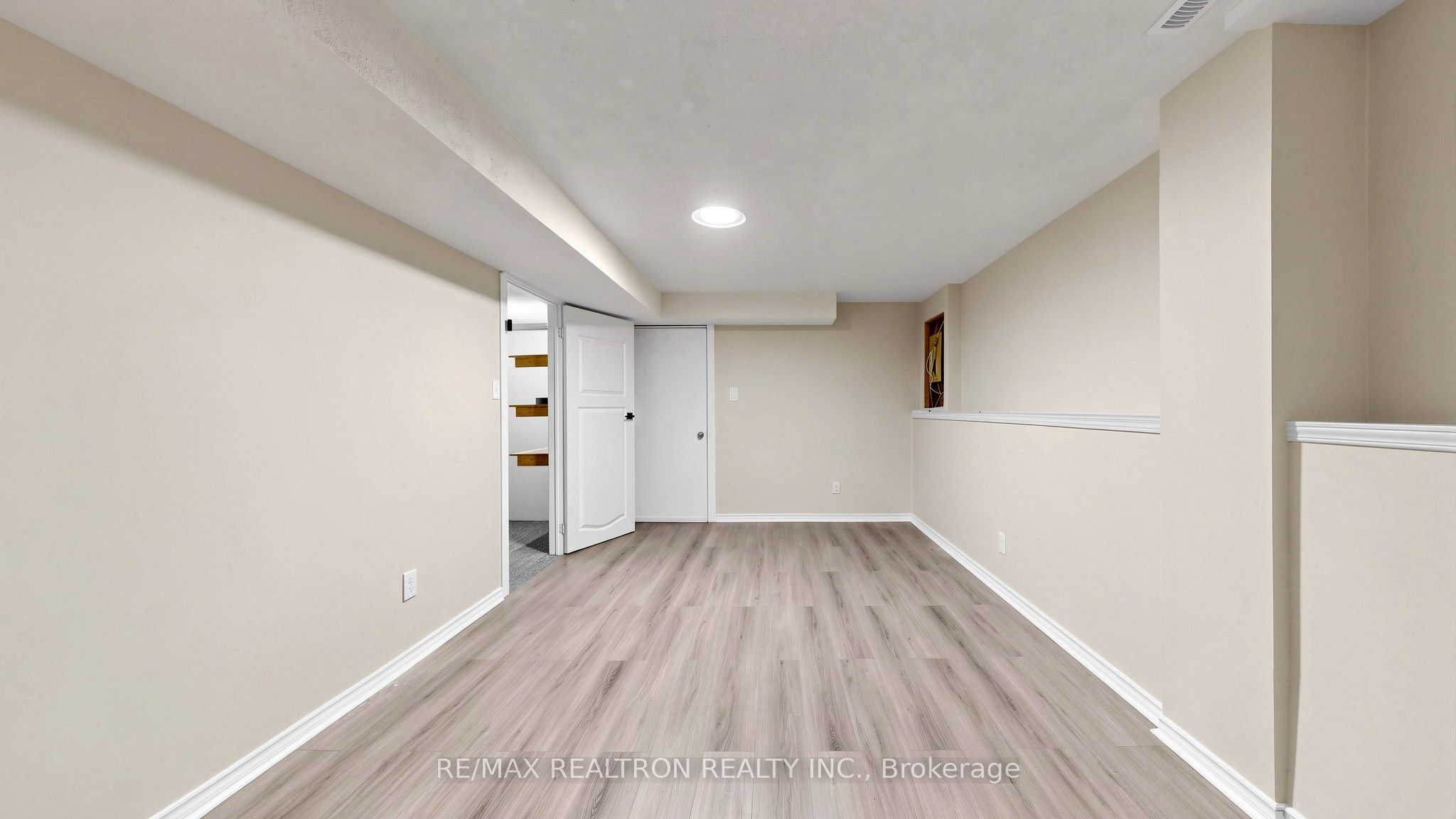 72 Halfmoon Square Property Photo 37