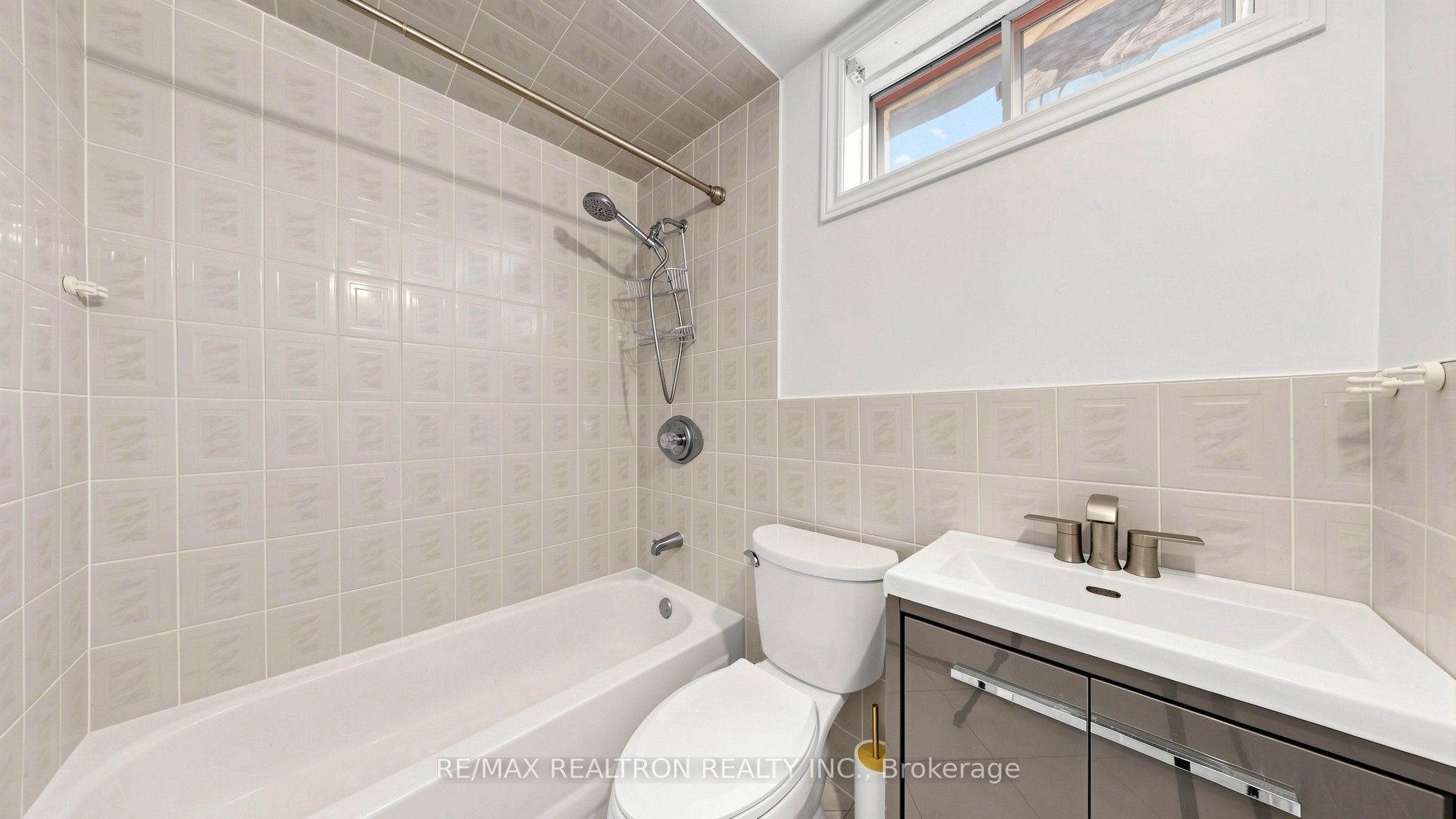 72 Halfmoon Square Property Photo 42
