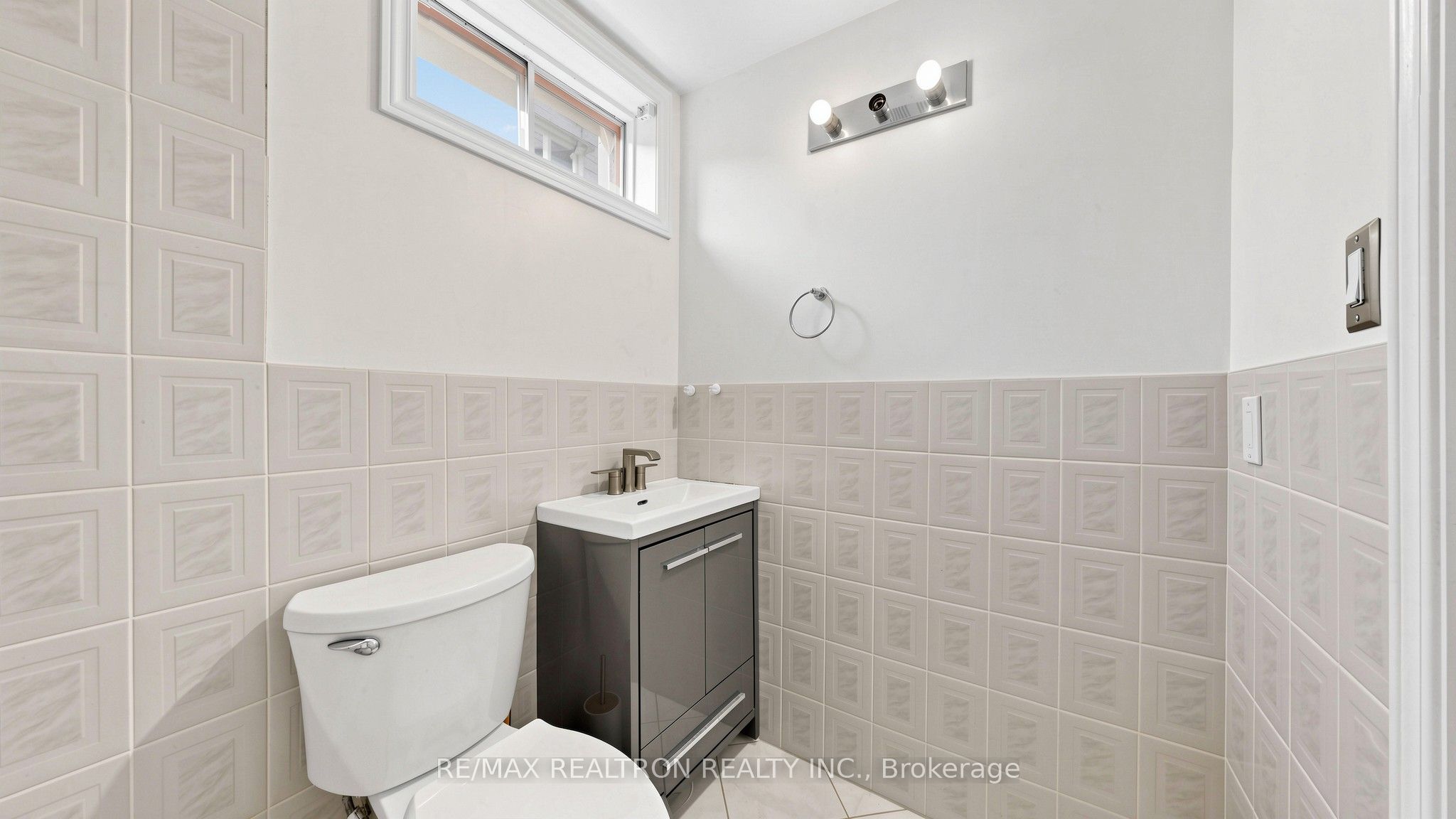 72 Halfmoon Square Property Photo 43