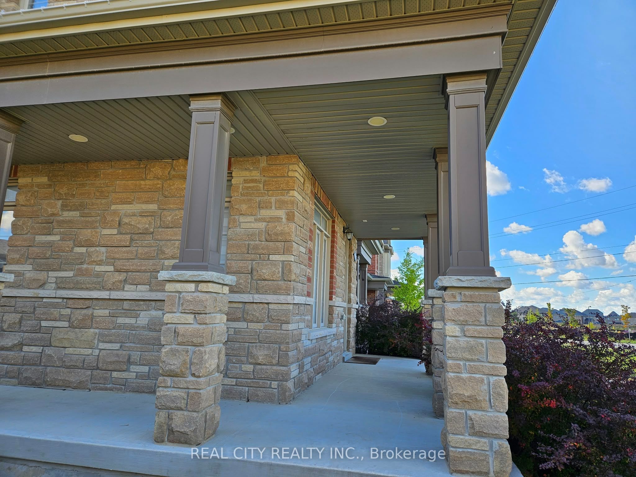 1181 Church Street N Property Photo 4