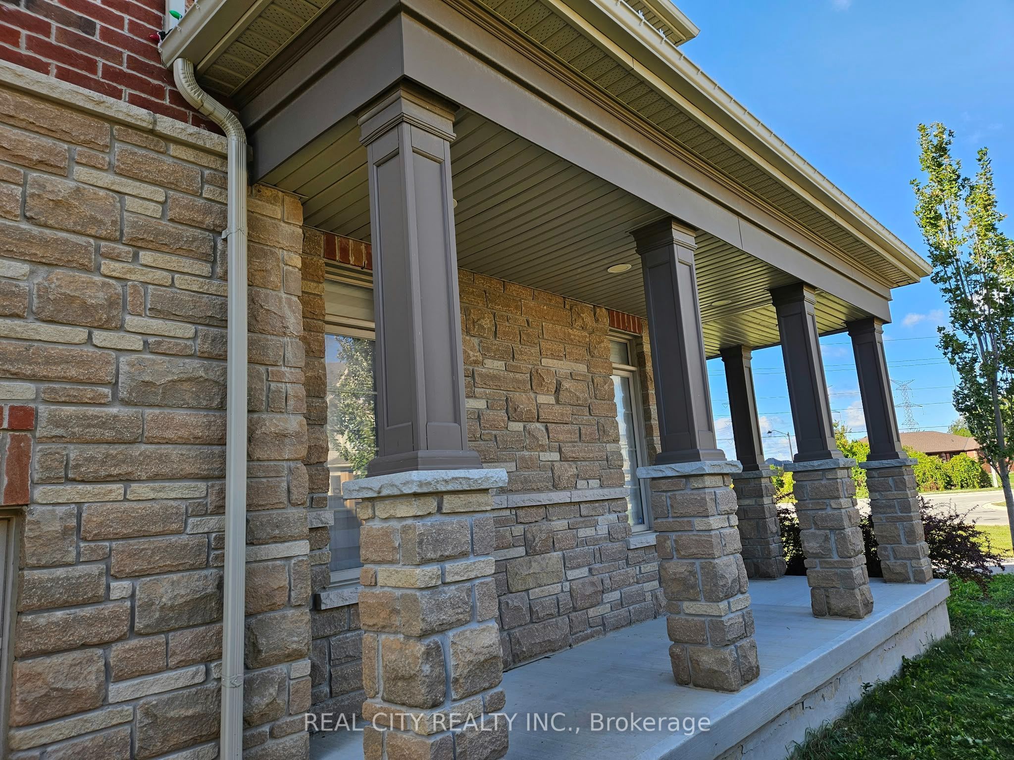 1181 Church Street N Property Photo 5