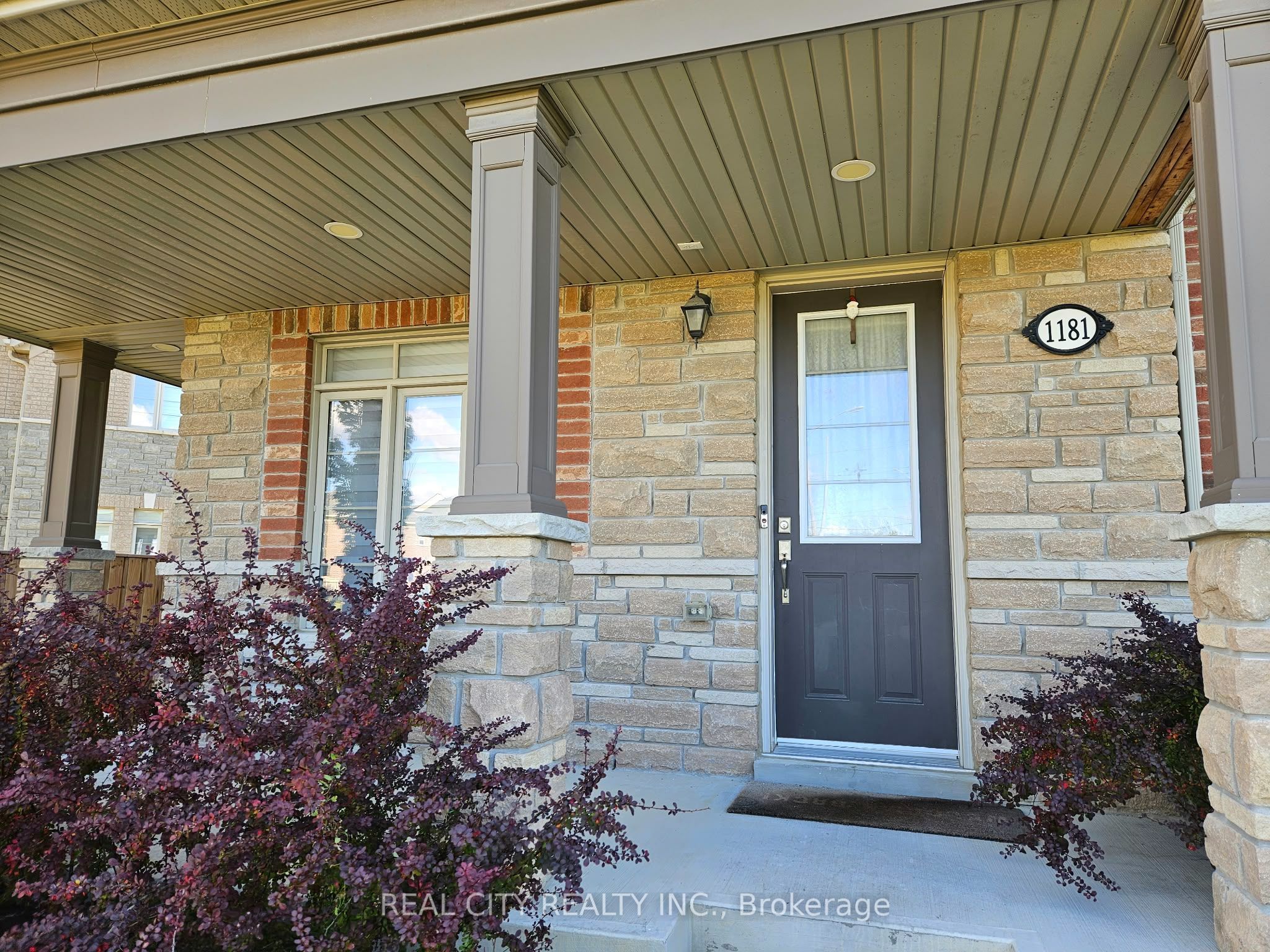 1181 Church Street N Property Photo 6