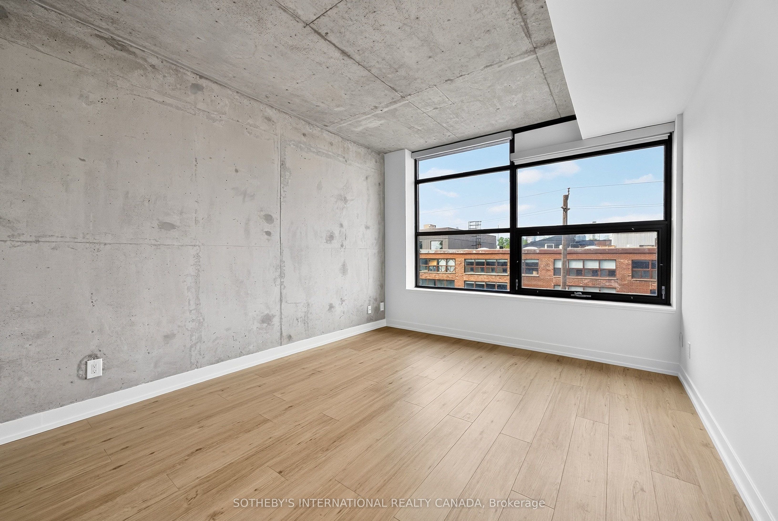 319 Carlaw Avenue 406 Property Photo 8