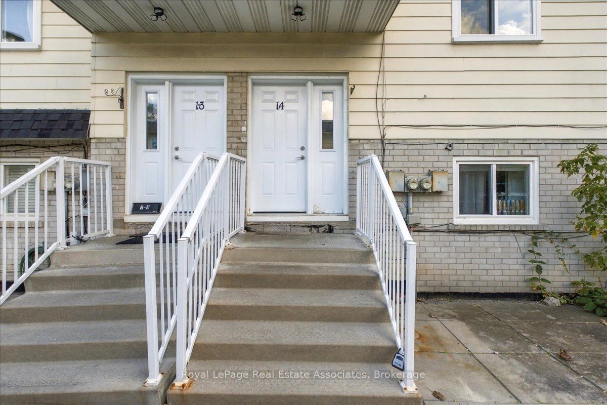 540 Mary Street E 1-4 Property Photo 2