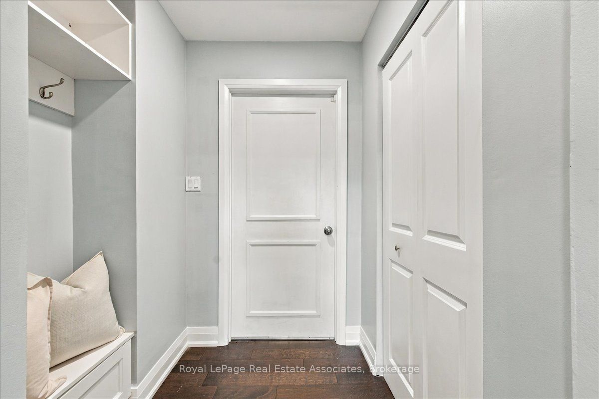 540 Mary Street E 1-4 Property Photo 5