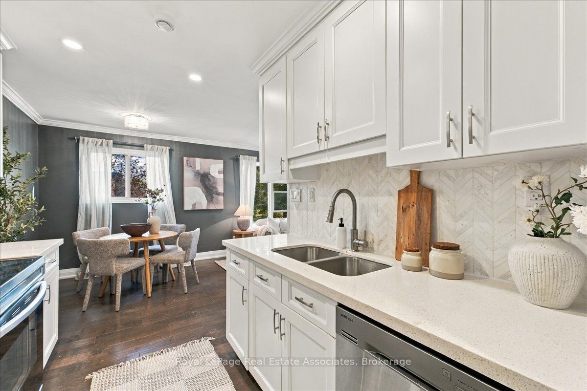 540 Mary Street E 1-4 Property Photo 7