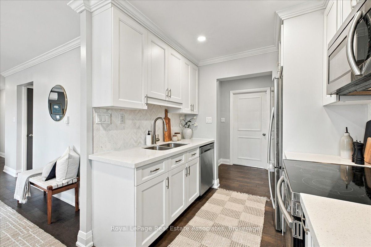 540 Mary Street E 1-4 Property Photo 9