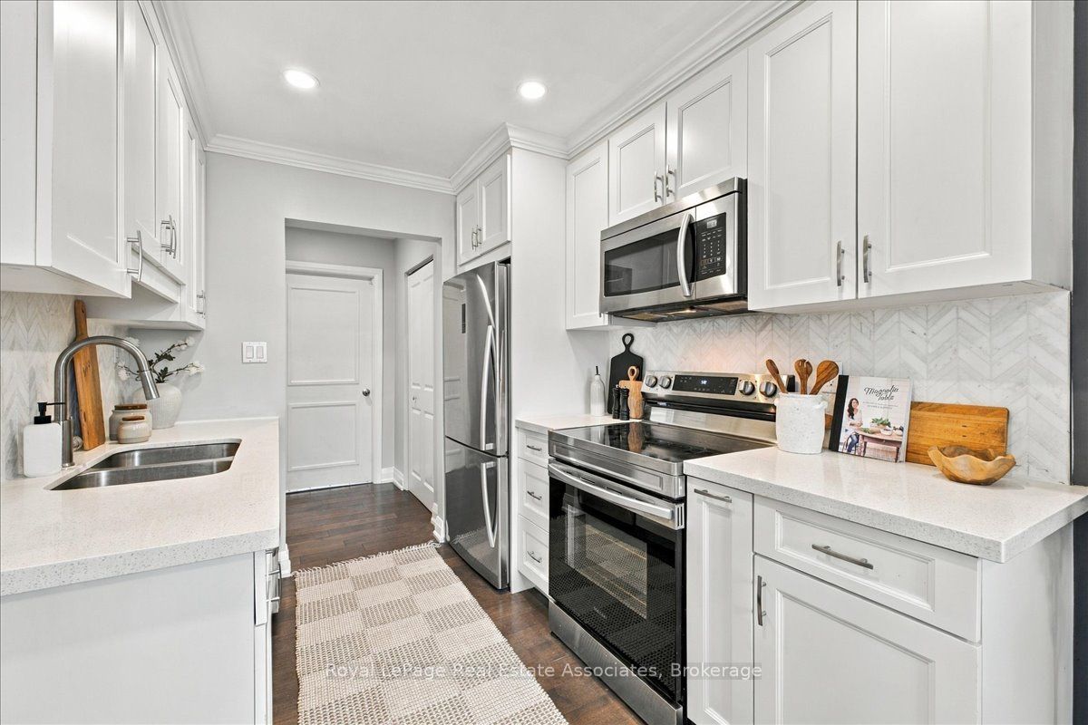540 Mary Street E 1-4 Property Photo 10