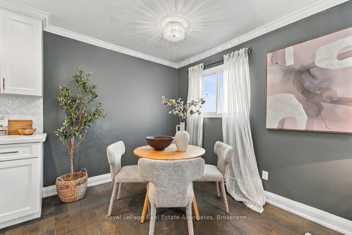 540 Mary Street E 1-4 Property Photo 14