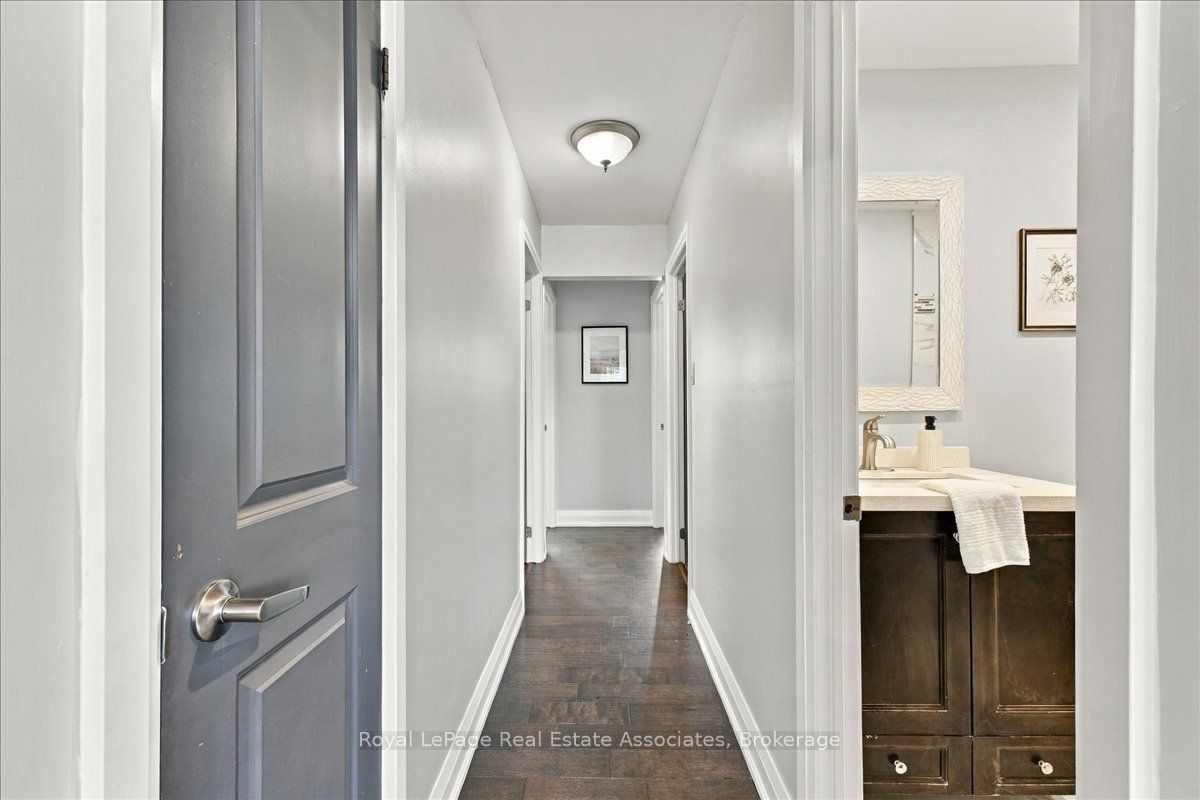 540 Mary Street E 1-4 Property Photo 22