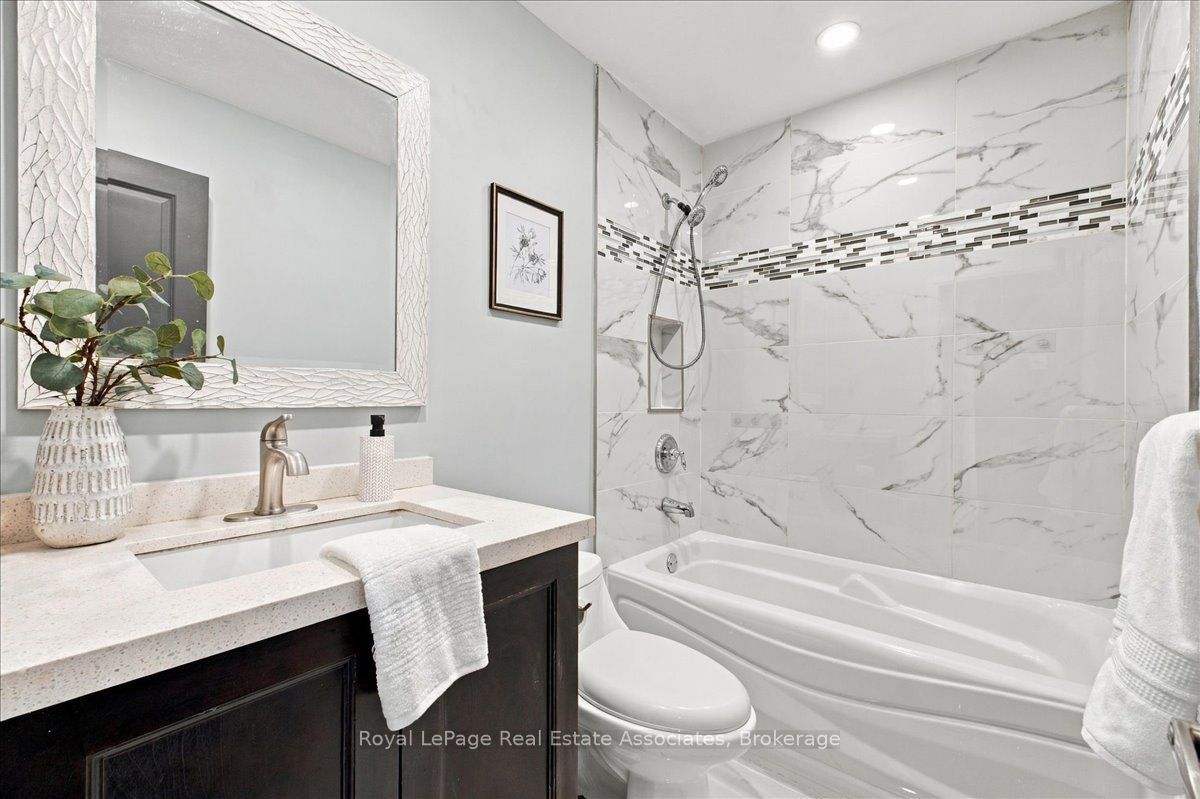 540 Mary Street E 1-4 Property Photo 23