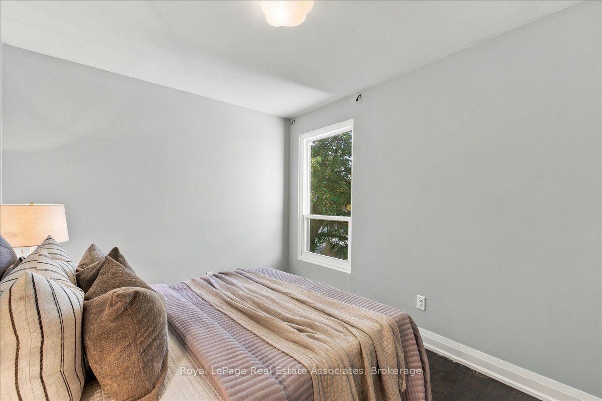540 Mary Street E 1-4 Property Photo 25