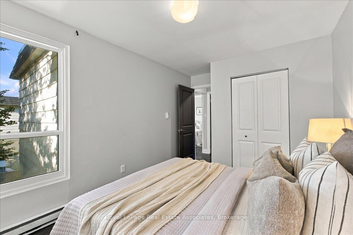 540 Mary Street E 1-4 Property Photo 26