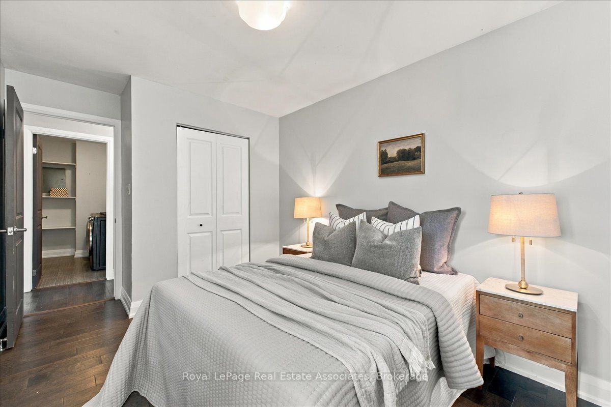 540 Mary Street E 1-4 Property Photo 27