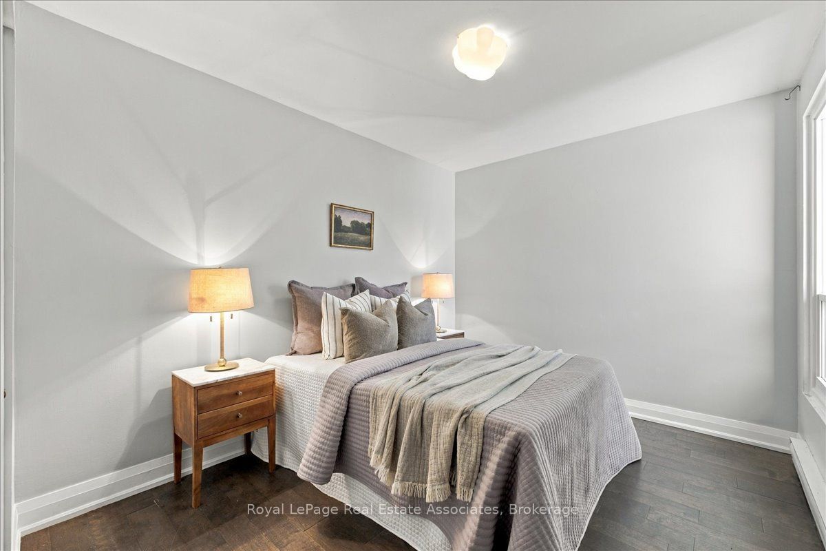 540 Mary Street E 1-4 Property Photo 28