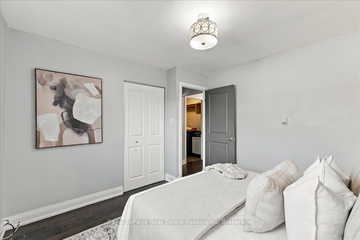 540 Mary Street E 1-4 Property Photo 30