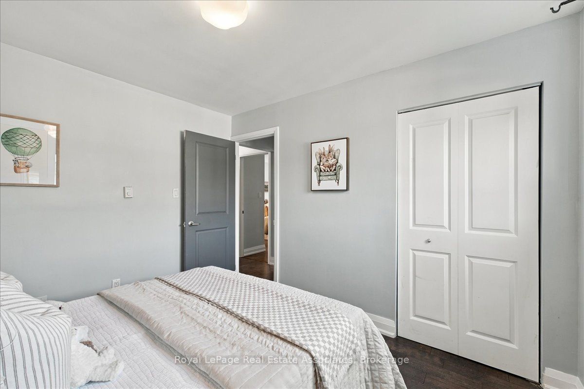 540 Mary Street E 1-4 Property Photo 34