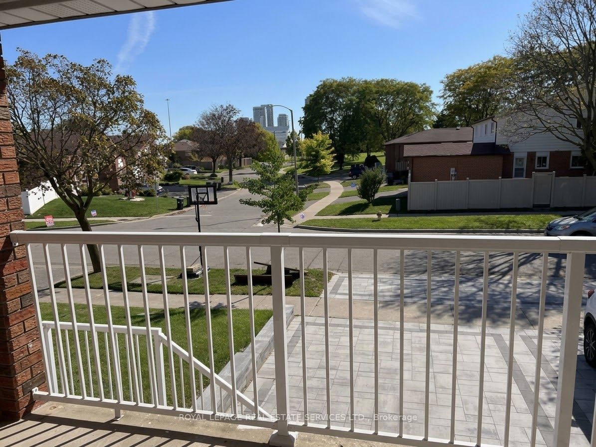 66 Terryhill Crescent Upper Property Photo 8