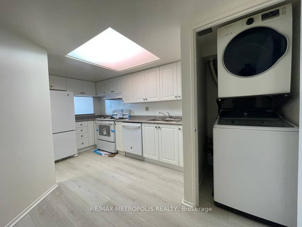 2460 Eglinton Avenue E 1412 Property Photo 11