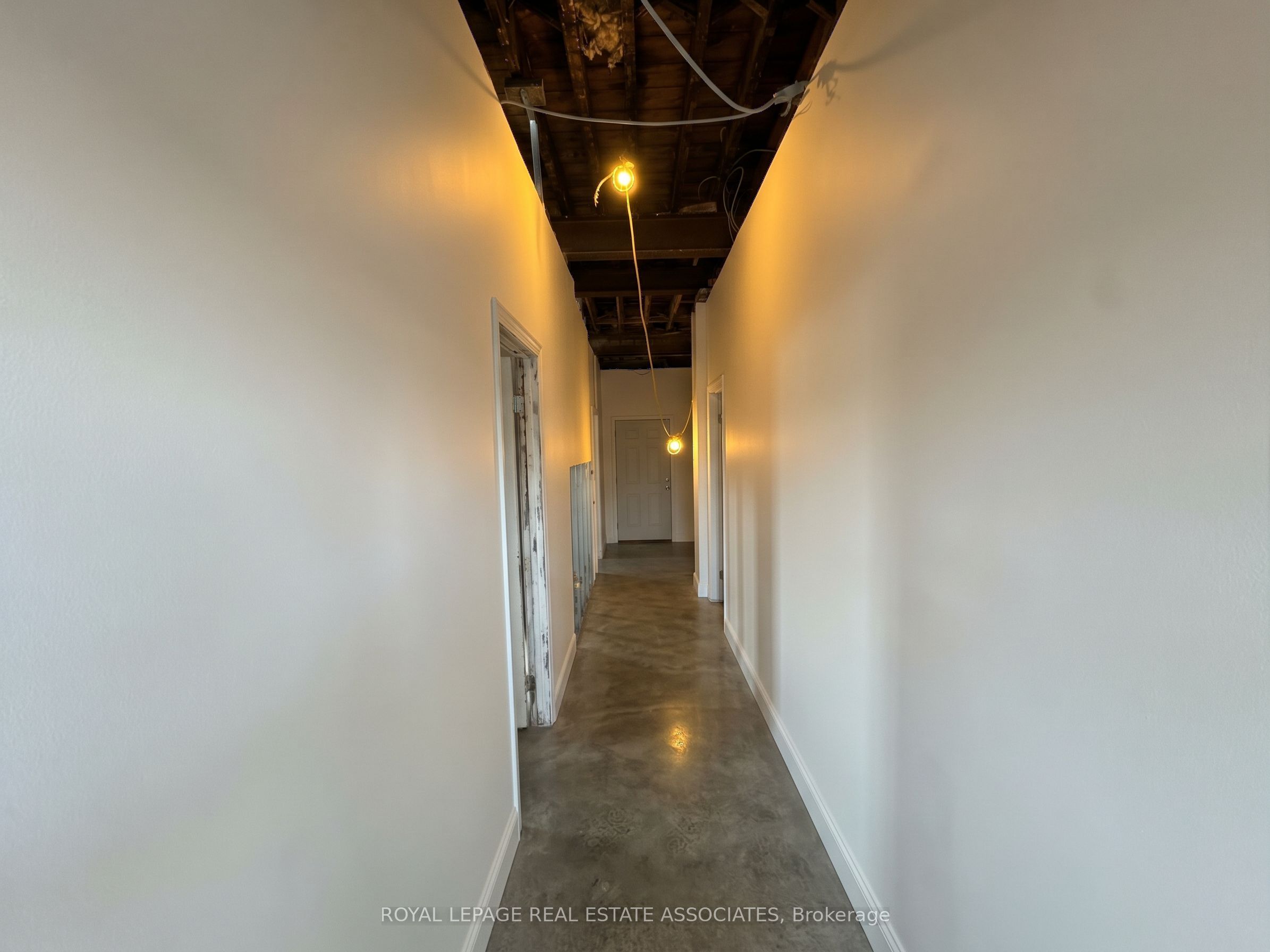 1597 Queen Street E Upper Level Property Photo 4