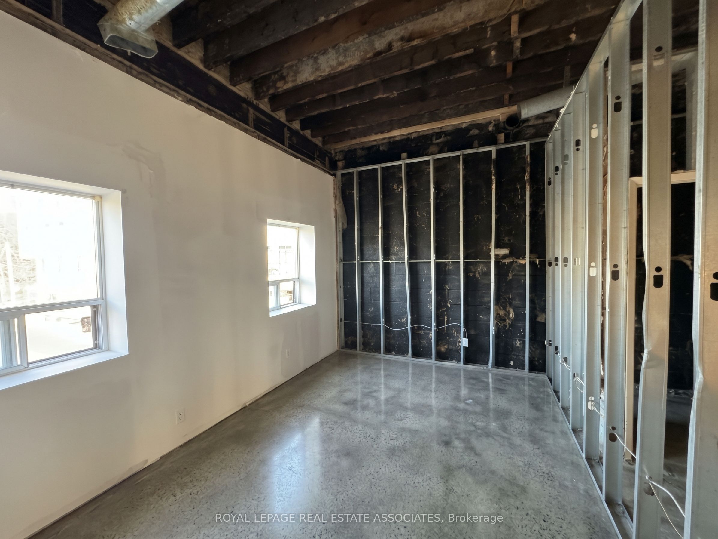 1597 Queen Street E Upper Level Property Photo 5