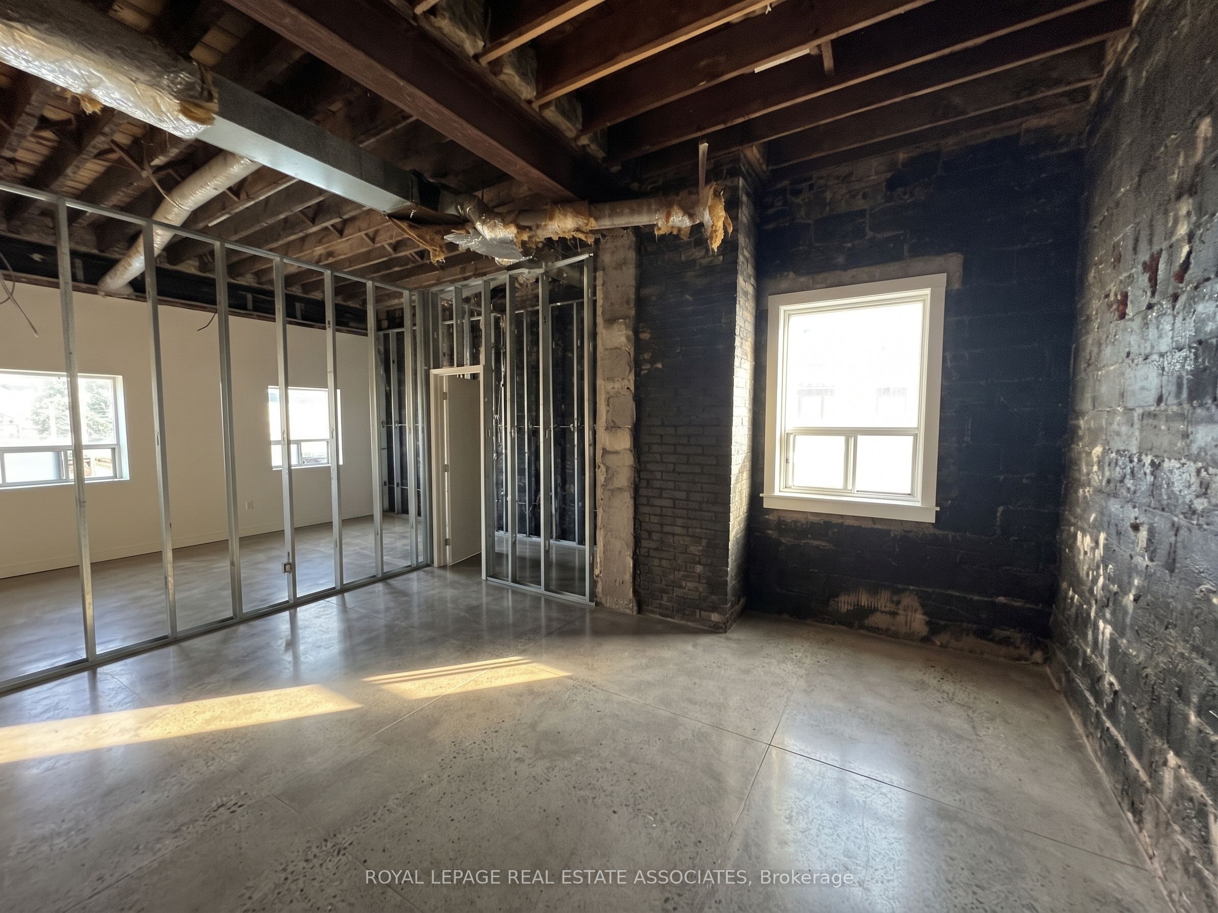 1597 Queen Street E Upper Level Property Photo 6