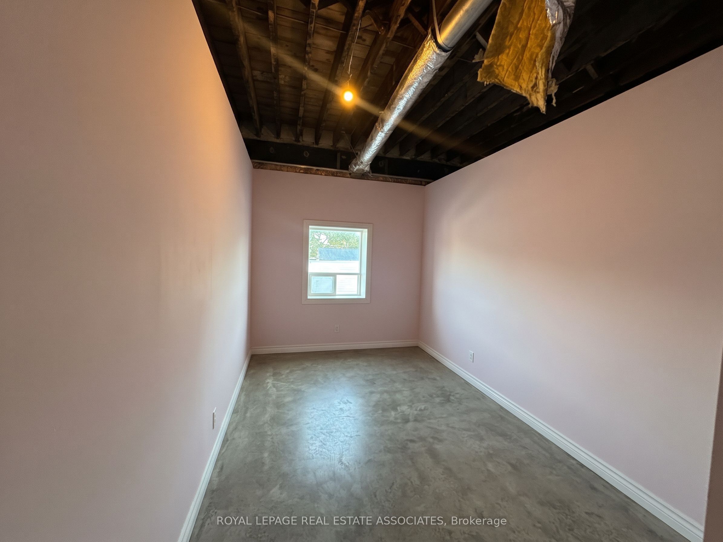 1597 Queen Street E Upper Level Property Photo 7