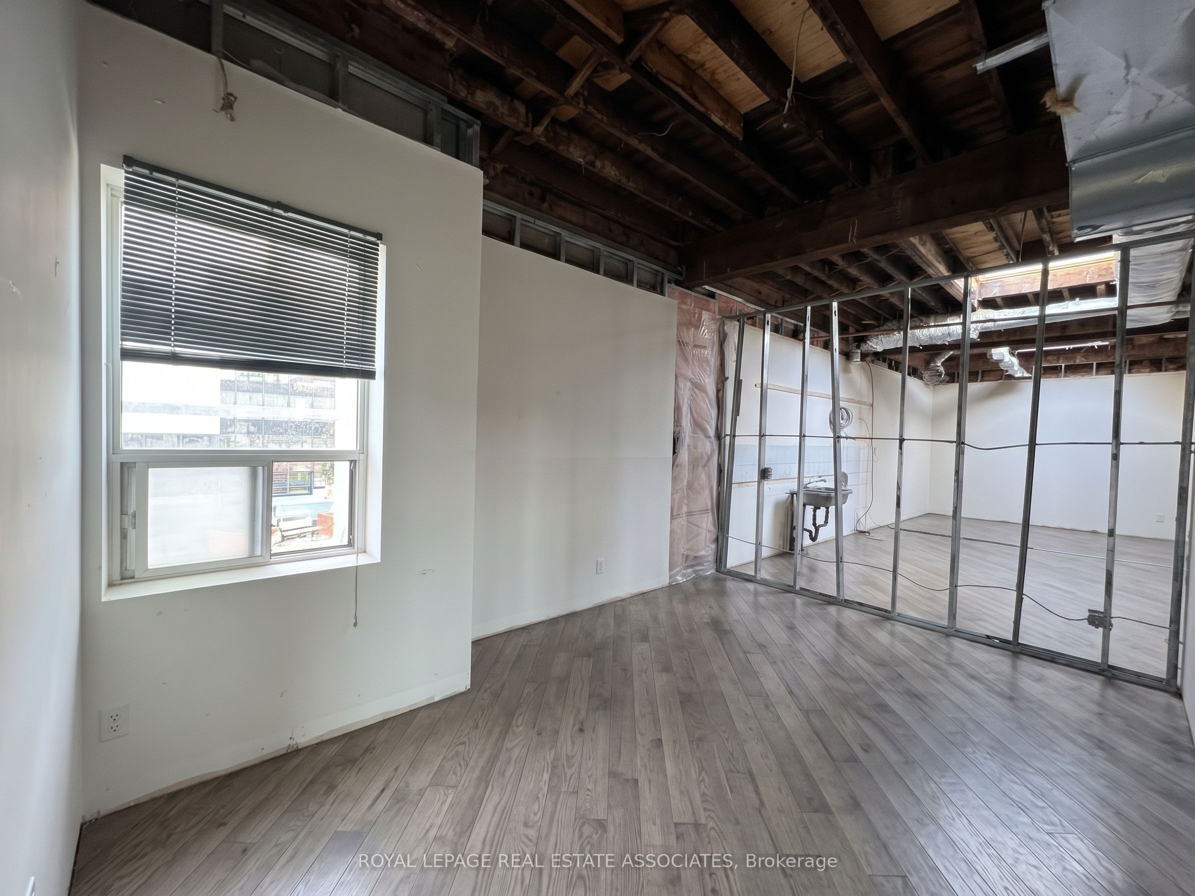 1597 Queen Street E Upper Level Property Photo 8