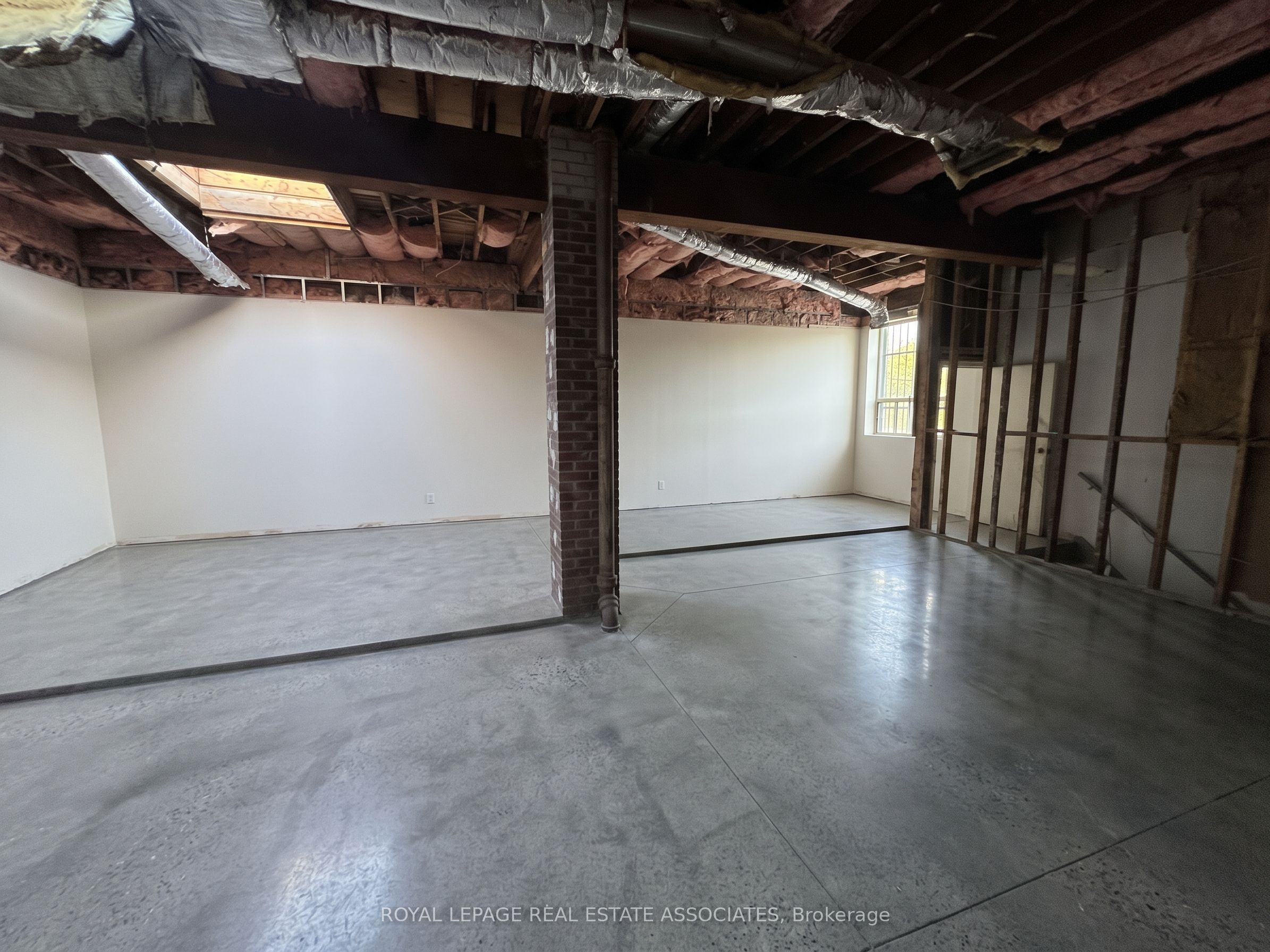 1597 Queen Street E Upper Level Property Photo 12